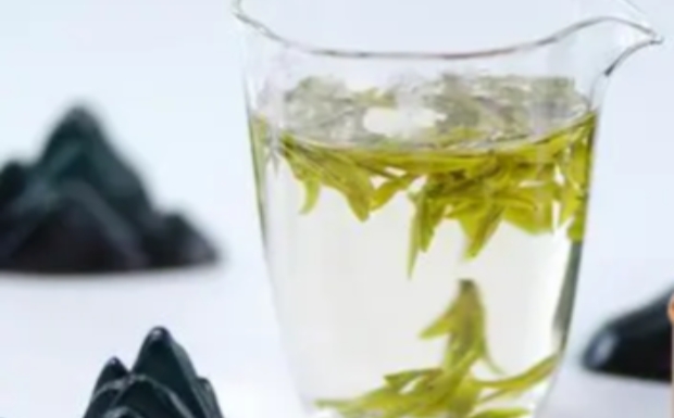 竹叶青茶扁形炒青绿茶