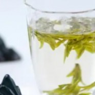 竹叶青茶扁形炒青绿茶