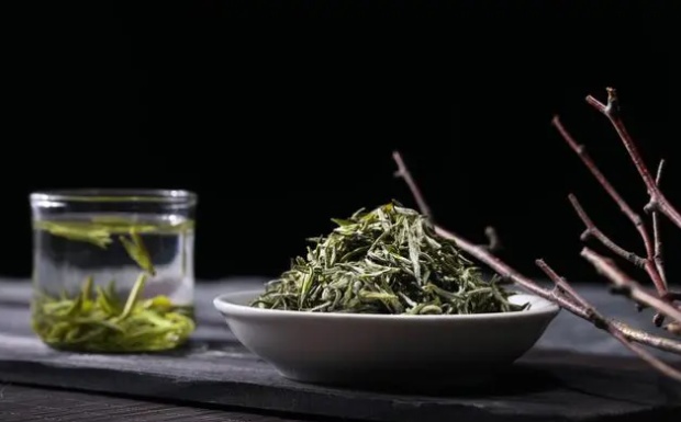 峨眉山宝顶雪芽绿茶