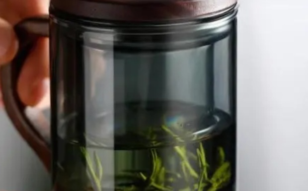 金边玫瑰花和玫瑰花效果一样吗.jpg 金边玫瑰花和玫瑰花效果一样吗.jpg