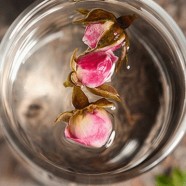 金边玫瑰花茶的功效