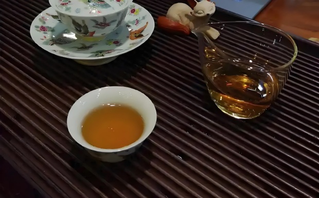 什么是双龙银针茶.jpg